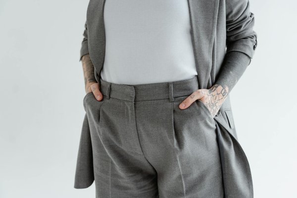 Comment associer des pièces de créateurs pour un look élégant?